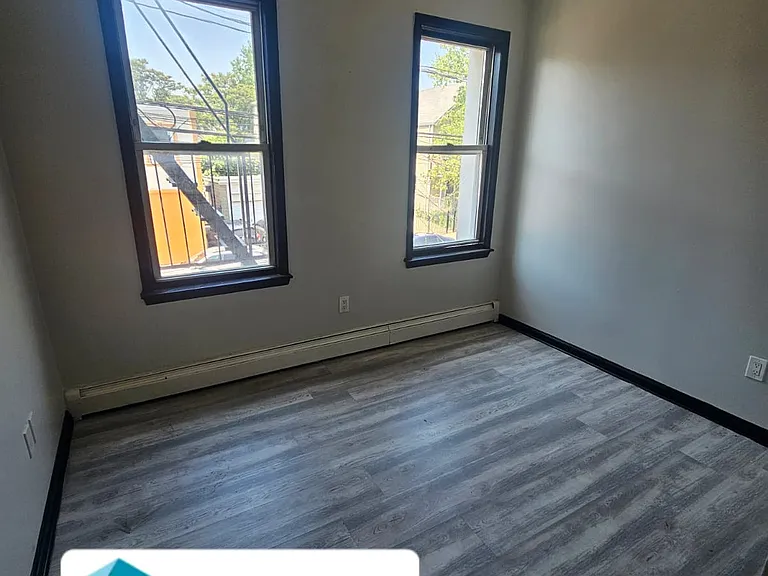305-306 Magnolia Ave #3 — Photo 5