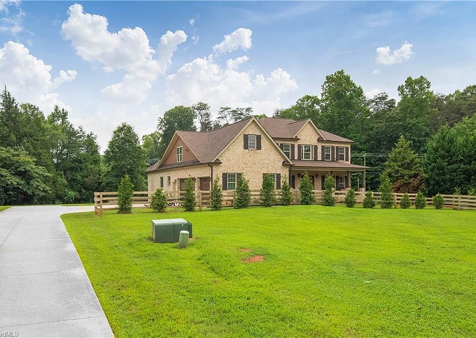1st image of 303 Fox Tail Ct
