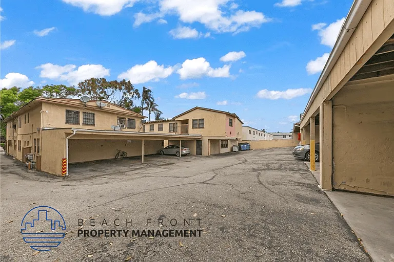 608 W Hyde Park Blvd — Photo 8
