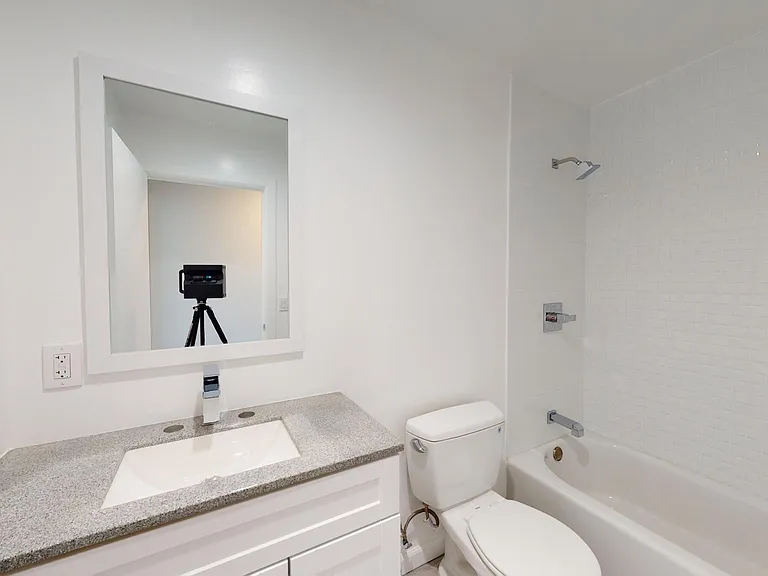 730 S Serrano Ave — Photo 23