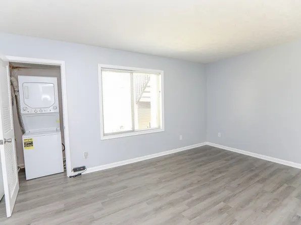 33 Pacific Dr, Hampton, VA 23666
