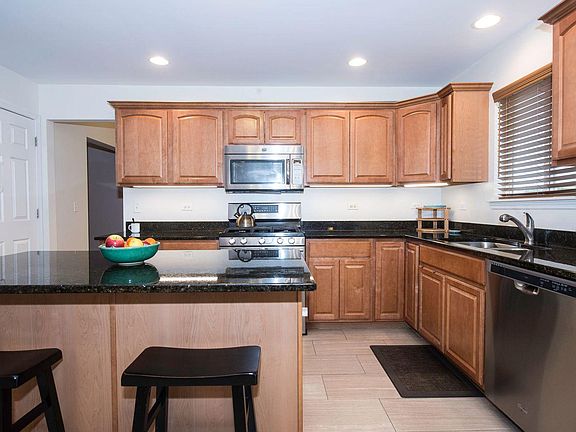 3rd image of 2404 Miriam Ave