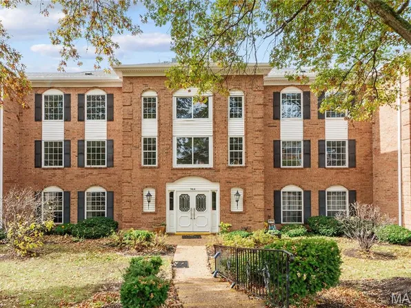 964 Claytonbrook Dr APT 2A, Ballwin, MO 63011