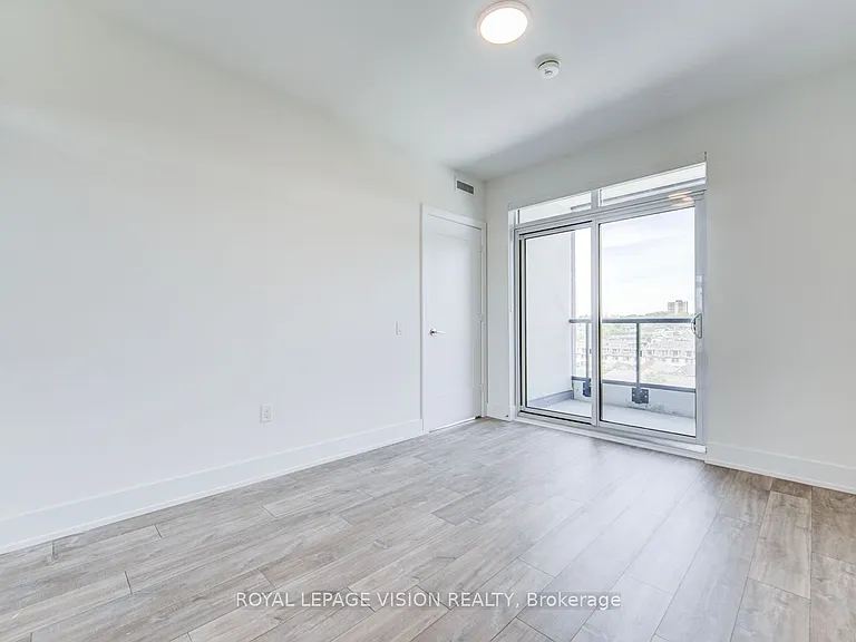 858 Dupont St #710 — Photo 17