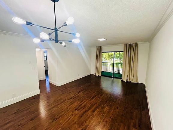 4th image of 899 SE 2nd Ave APT 220