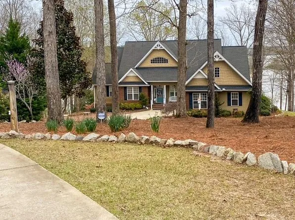 425 Terrapin Pointe Rd, Hodges, SC 29653