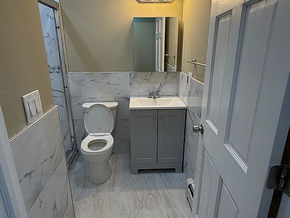 5th image of 391 Logan St #1