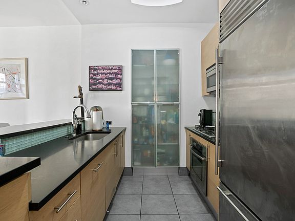 4th image of 325 5th Ave APT 17A
