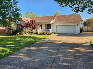 1115 Honeysuckle Ln, Union City, TN 38261