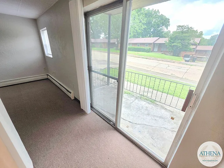 701 Watkins Dr — Photo 3