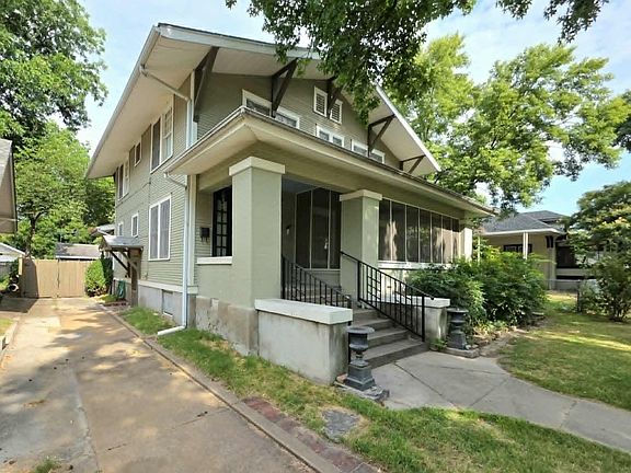 3rd image of 129 D St NW