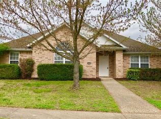 926 N Queen Annes Lace Dr, Fayetteville, AR 72704