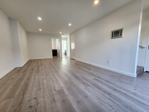 1532 Granville Ave #104 Photo 1