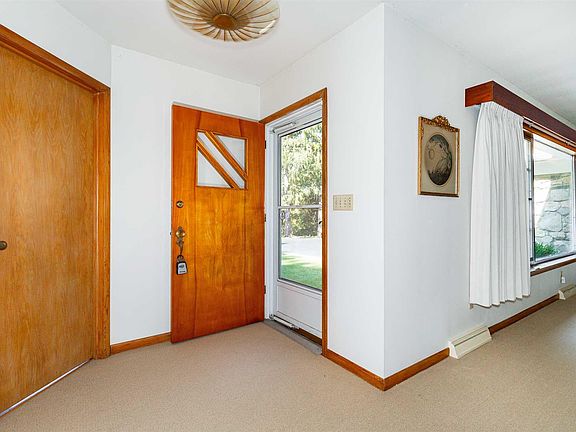 4th image of 22 Hausner Dr