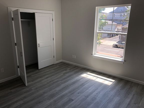 3rd image of 2836 Fairfield Ave Unit 105
