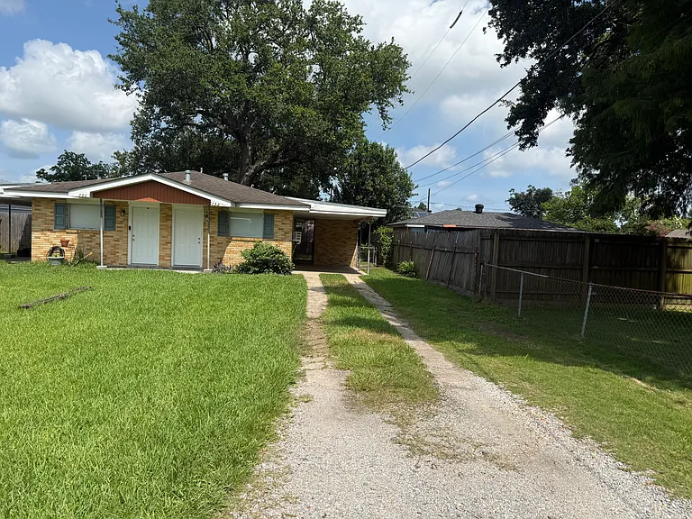 732 Arnold Ave — Photo 2