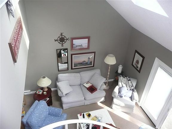 2nd image of 14 Trevor Ln #14