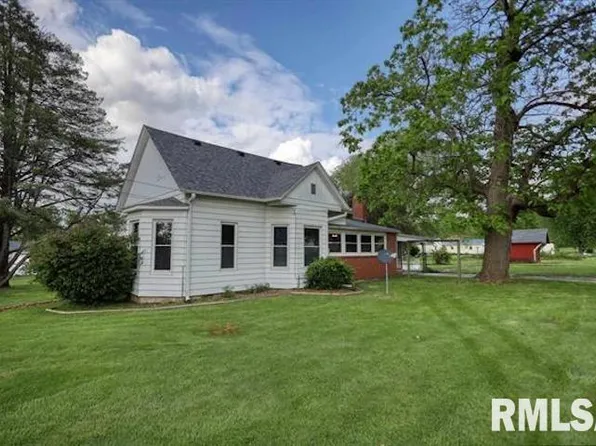 326 N Walnut St, Versailles, IL 62378
