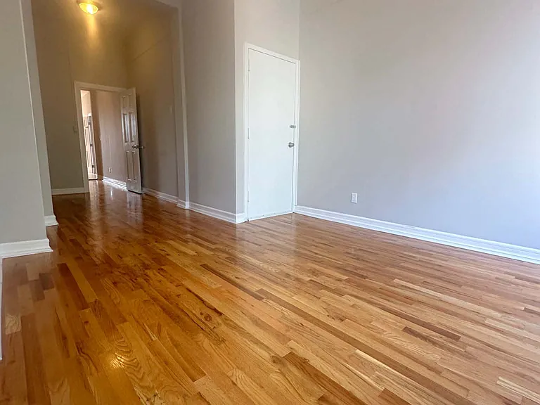 501 Graham Ave #2L — Photo 2