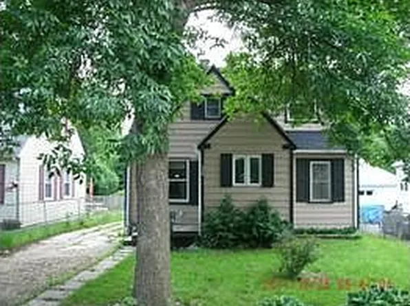 228 Highmoor Dr, Round Lake Park, IL 60073