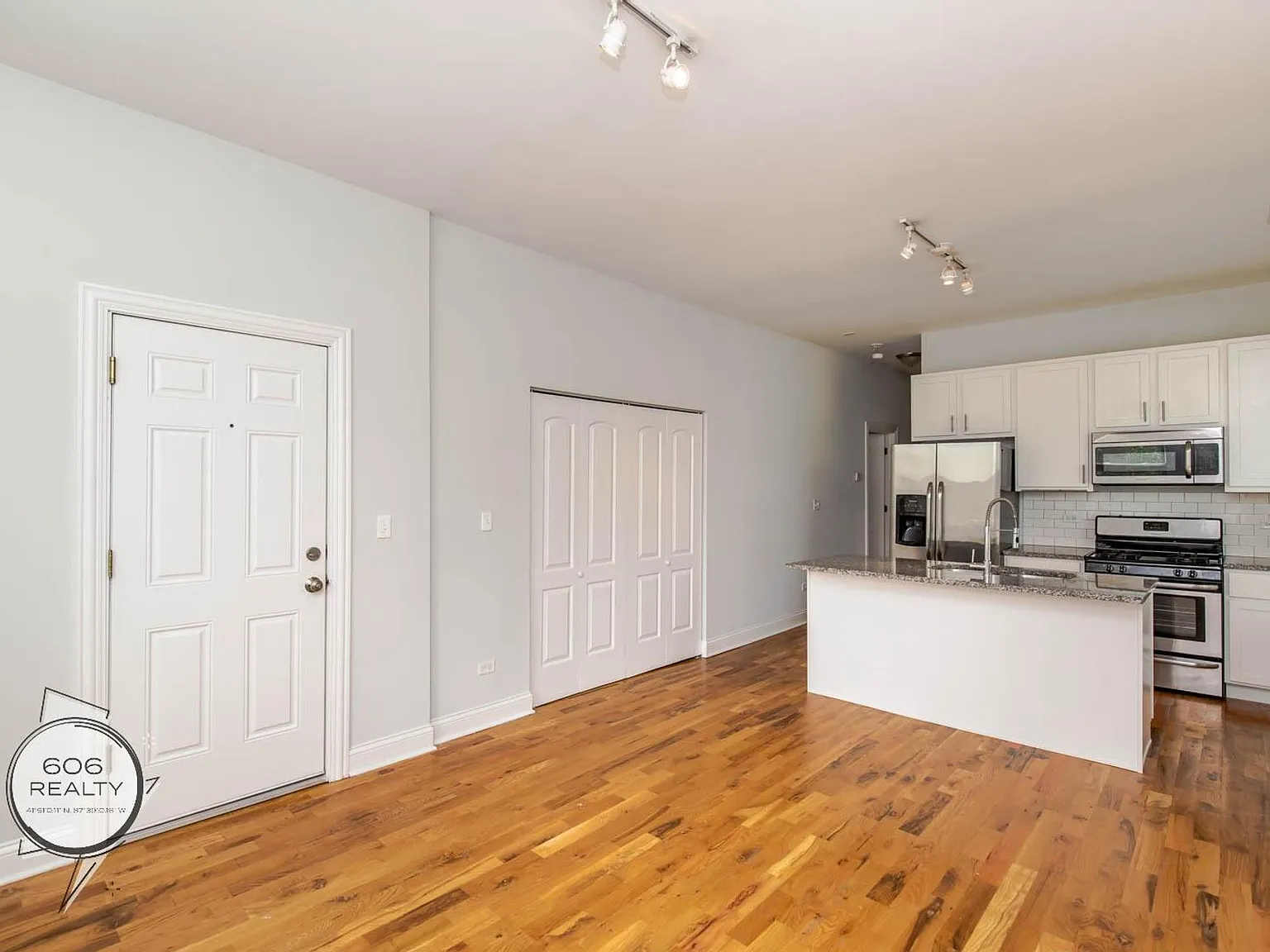 West Wicker Park Apts! — Photo 4