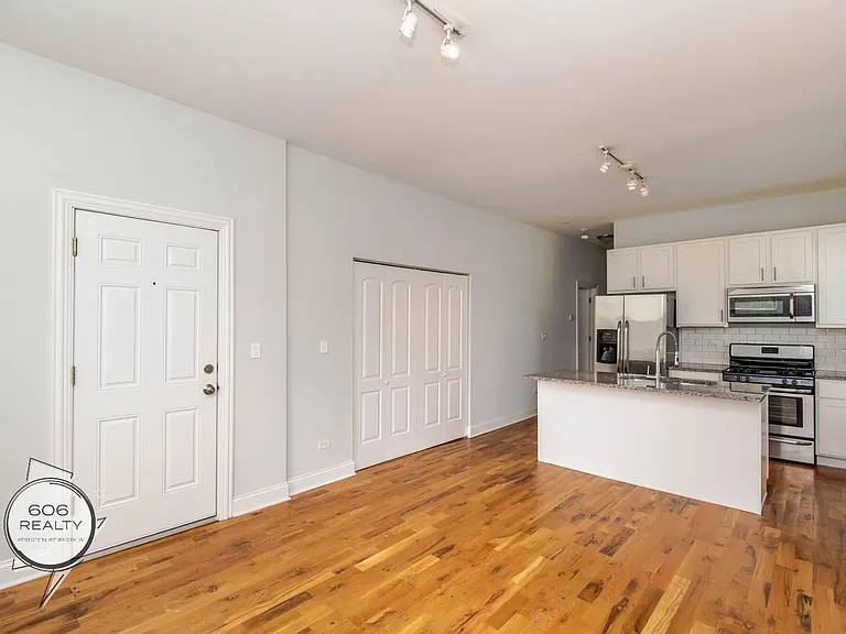 West Wicker Park Apts! — Photo 4