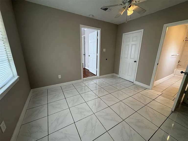 814 Globe St — Photo 4