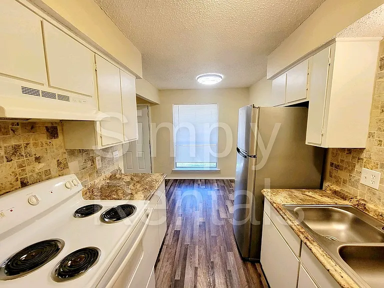 202 Park Cir — Photo 4