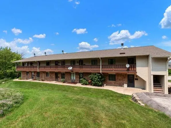 1322 Greenhedge ROAD #A8, Pewaukee, WI 53072