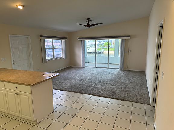 3rd image of 4527-4529 SE 6th Pl #A