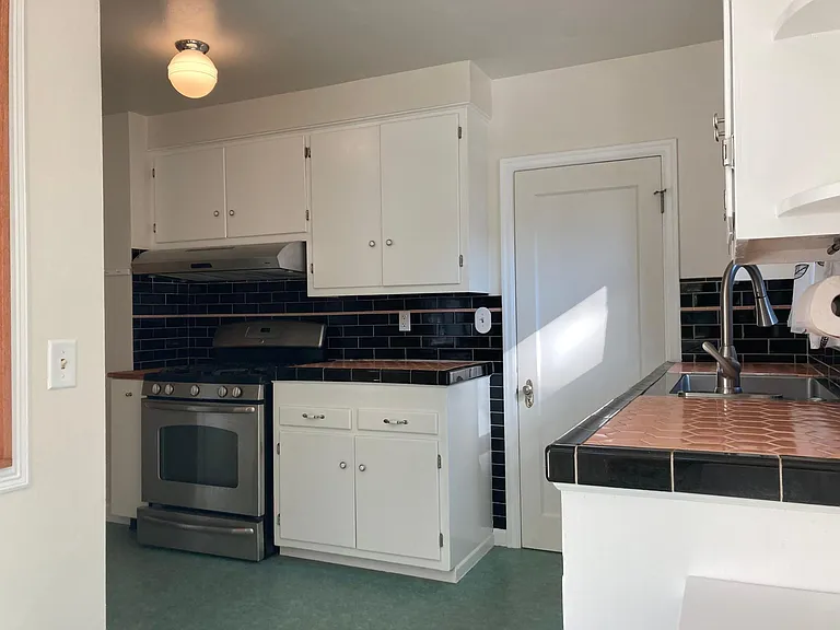 4407 SE Tibbetts St — Photo 9
