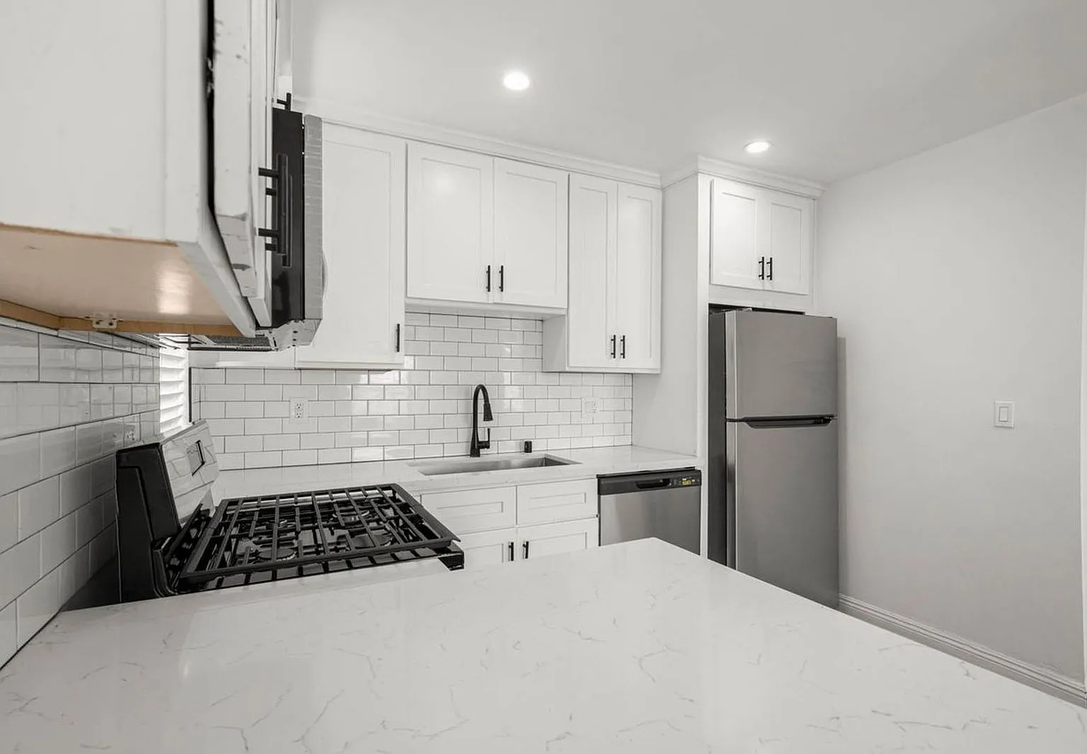1 bed, 1.0 bath, $1,380 — Photo 3