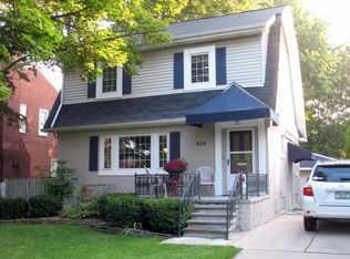 956 Lincoln Rd, Grosse Pointe, MI 48230