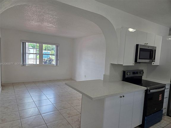 3rd image of 10500 SW 30th St