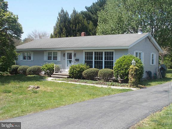 4th image of 104 Esham Ave