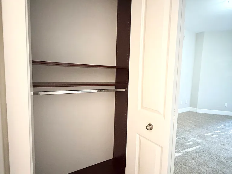 1338 Eddy St — Photo 37