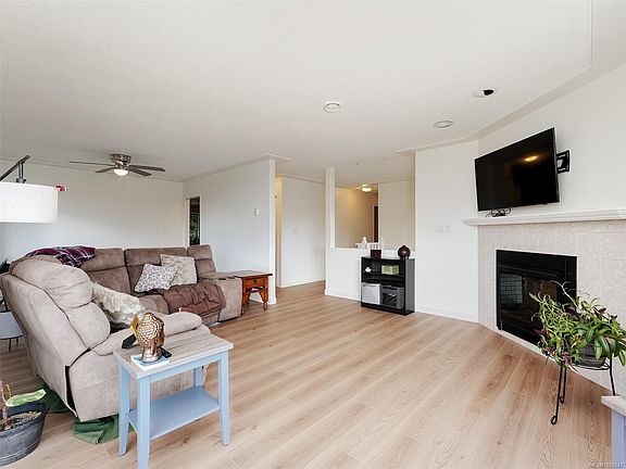 3rd image of 204 Misty Rise