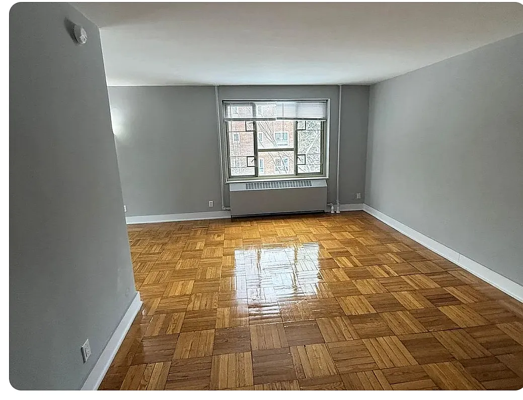 Building Photo - Fresh Meadow Ln