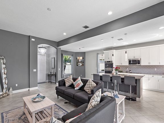 5th image of 1525 Segovia Cir