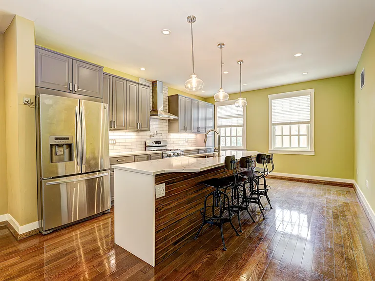 1724 Fleet St — Photo 9