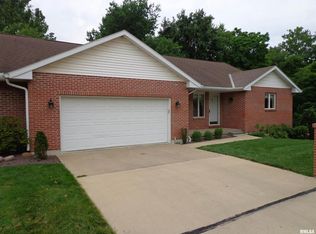 402 Limerick Ln, Quincy, IL 62305