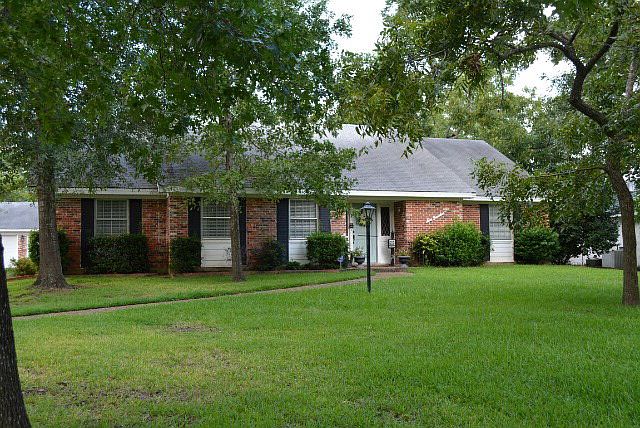 1st image of 917 Hilltop Dr