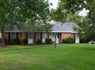 917 Hilltop Dr, Palestine, TX 75801