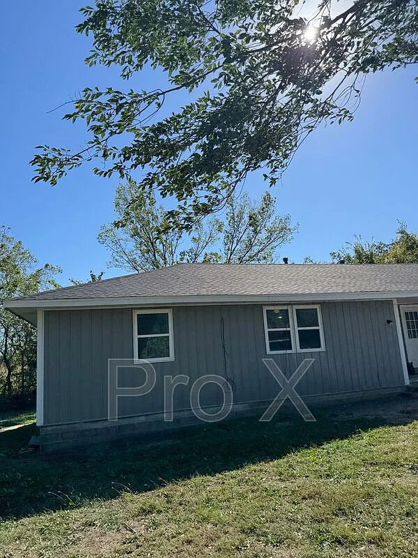 2 bed, 1.0 bath, $850 — Photo 1