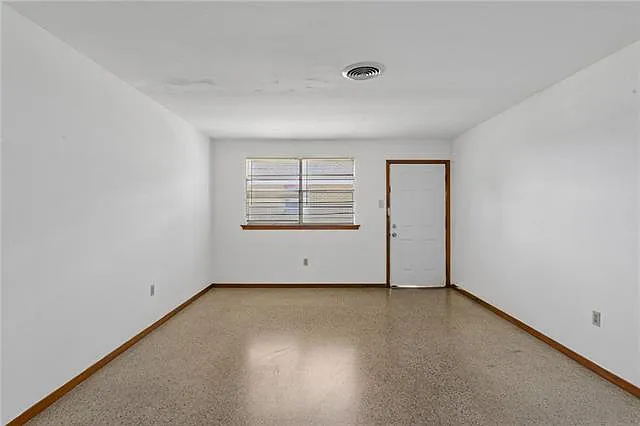 2 bed, 1.0 bath, 900 sqft, $1,200 — Photo 4