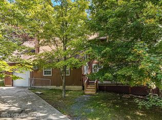 153 Segatti Cir, Bushkill, PA 18324