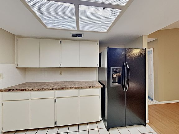5th image of 242 Winding Willow Dr