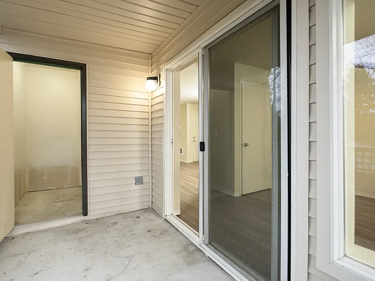 3 Bed 2 Bath - 1,135 Sq Ft 3 Bed 2 Bath - 1,135 Sq Ft