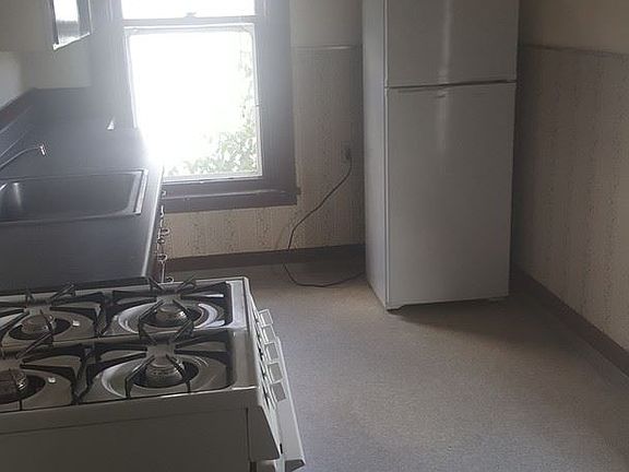 4th image of 212 S 5th St E Uppr 2