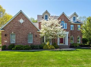 10256 Foxwood Dr, North Royalton, OH